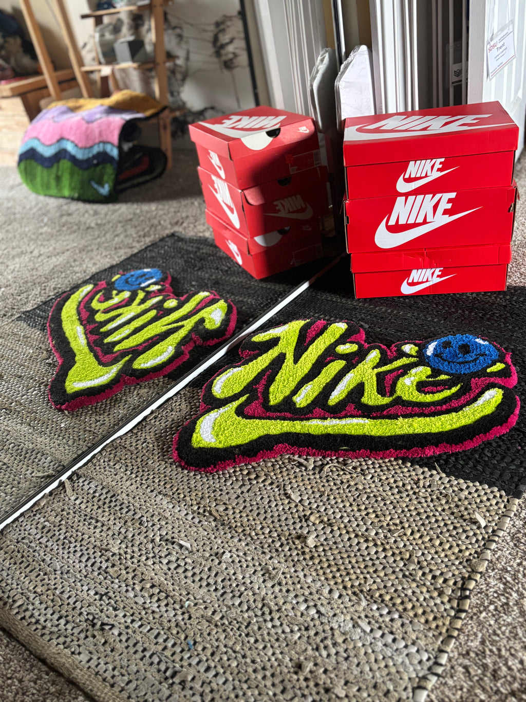 Retro logo rug