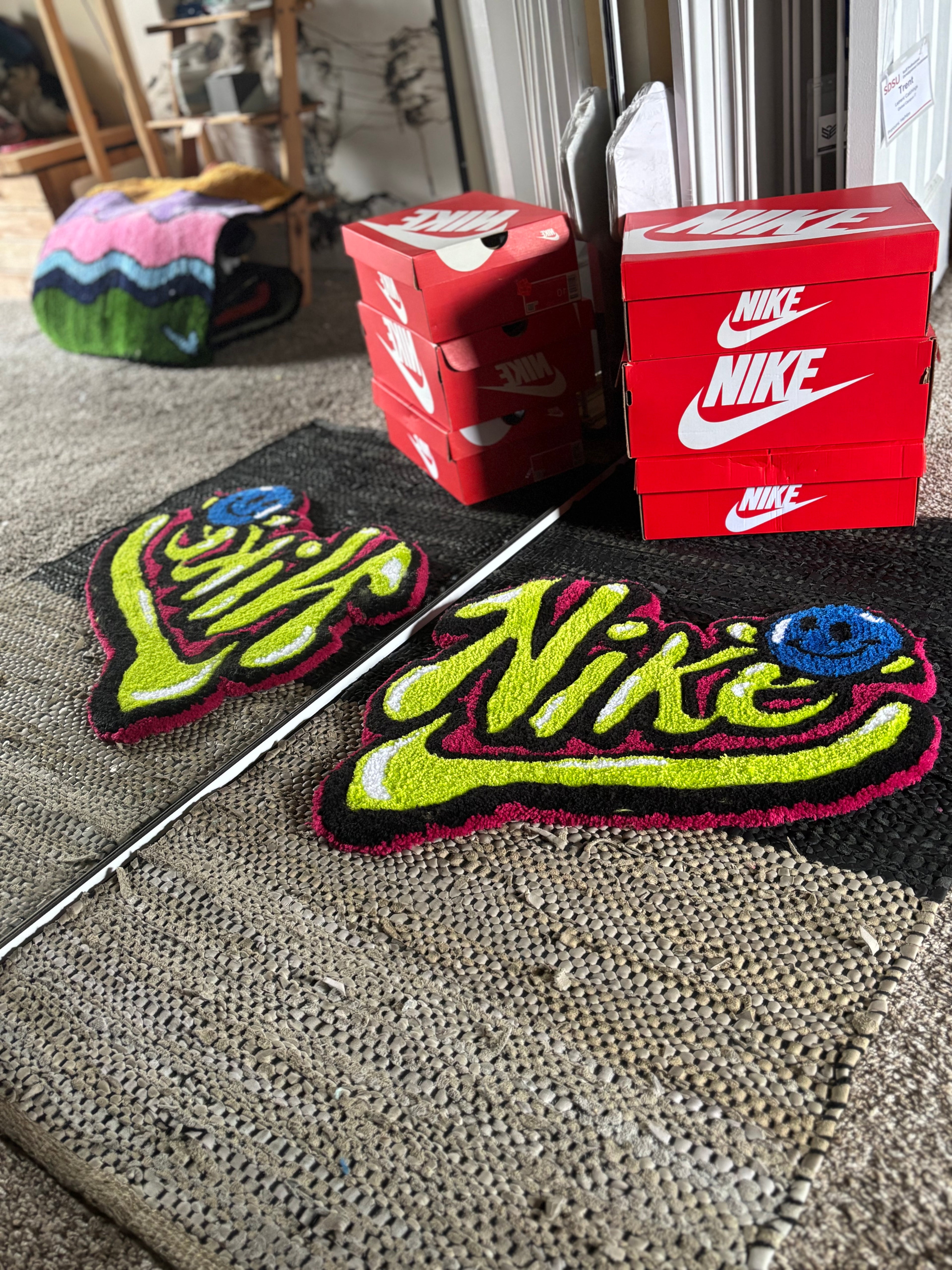 Retro logo rug